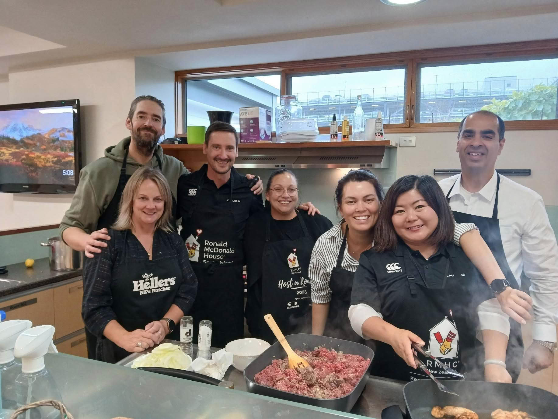 Group Volunteers Cooknight