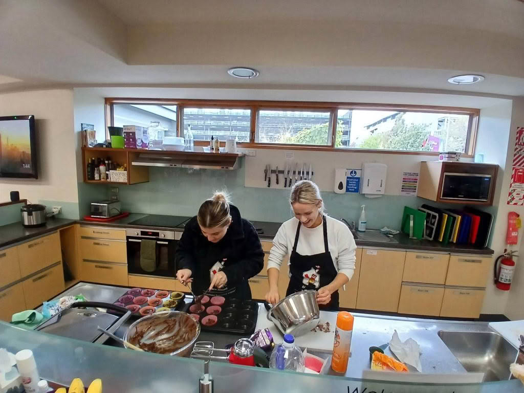 Group Volunteers Cook night